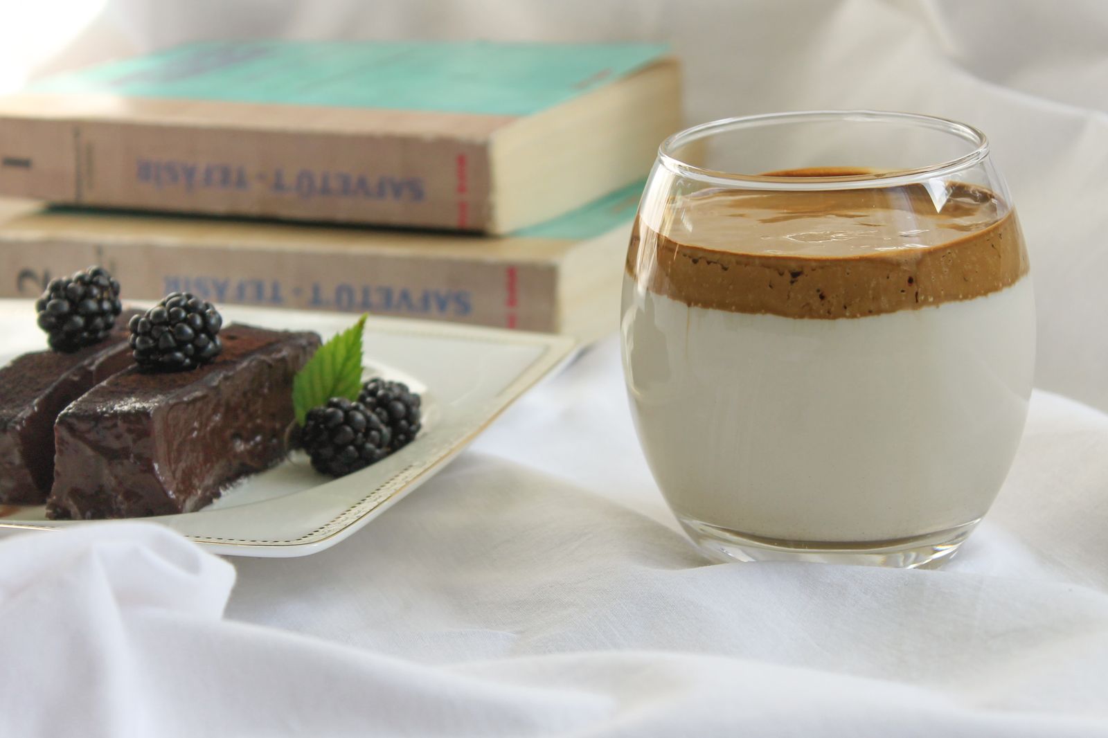 Panna Cotta im Glas mit gebrannter Creme obenauf