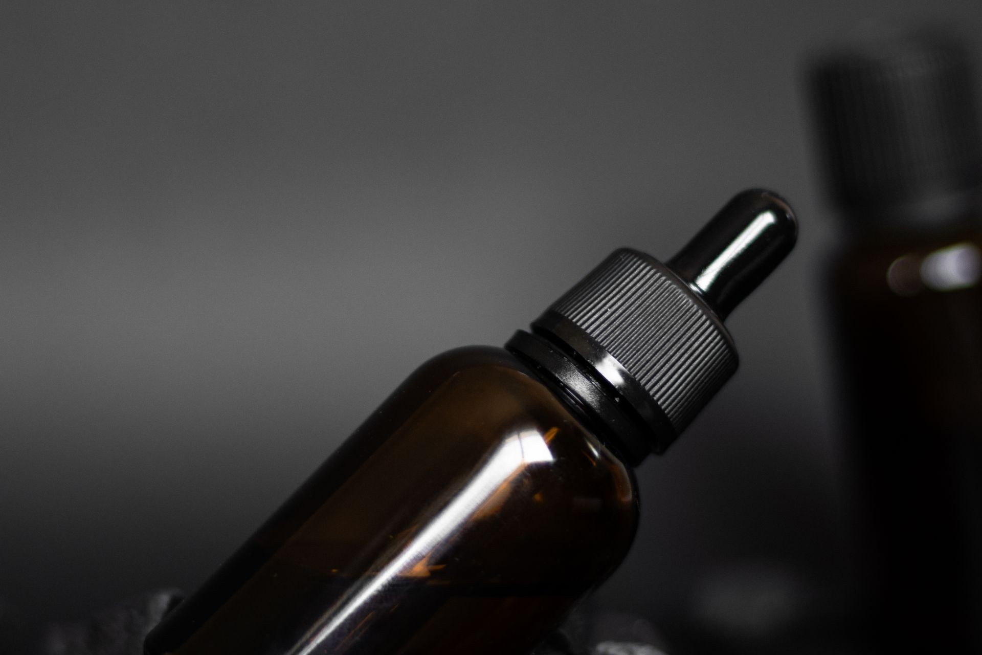 Detail der Pipette mit kaltgepresstem Öl
